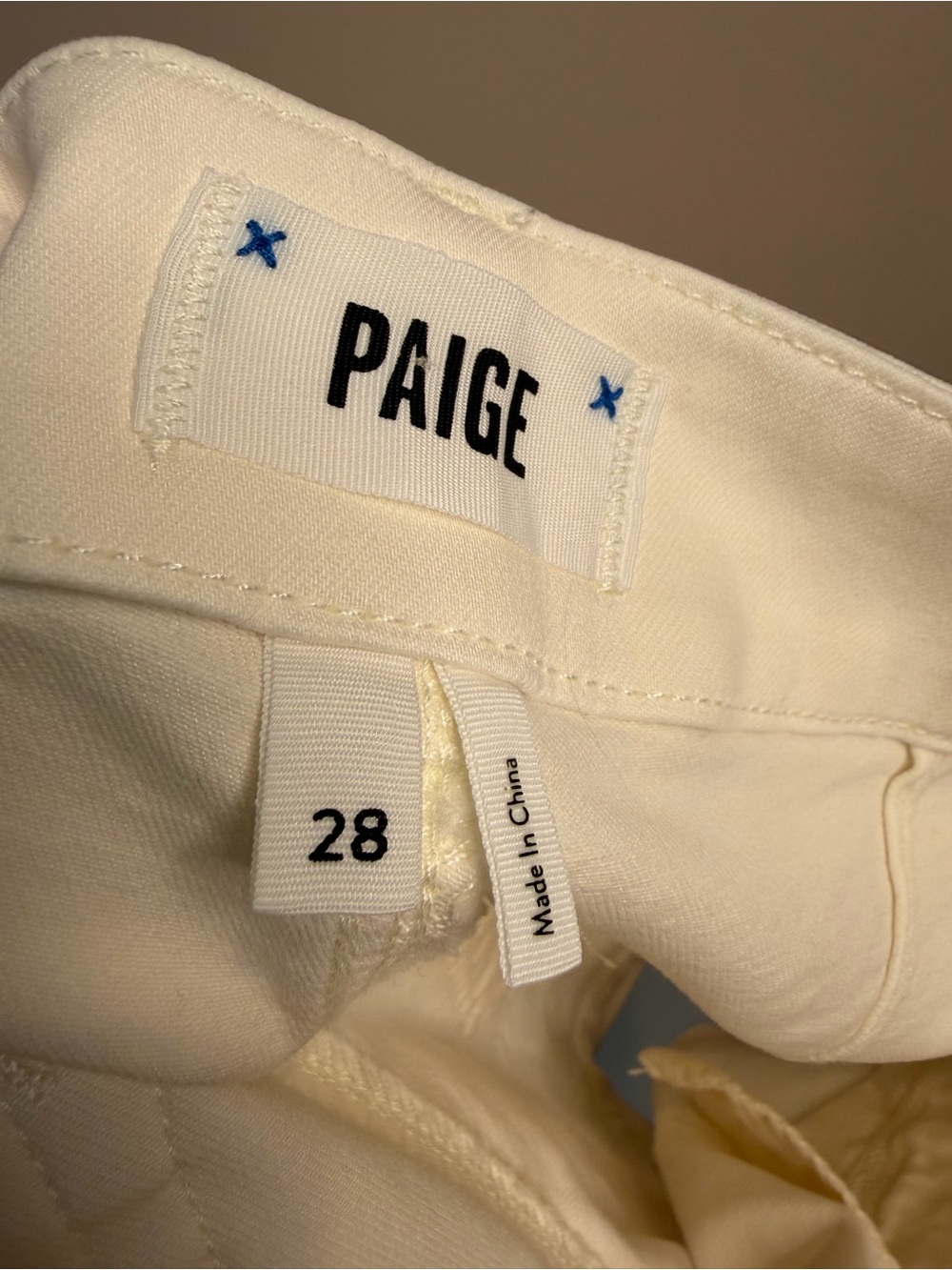 PAIGE Women's Brooklyn Short with Cuff Sand Quartz White 28 $189 H19 - Picture 5 of 10